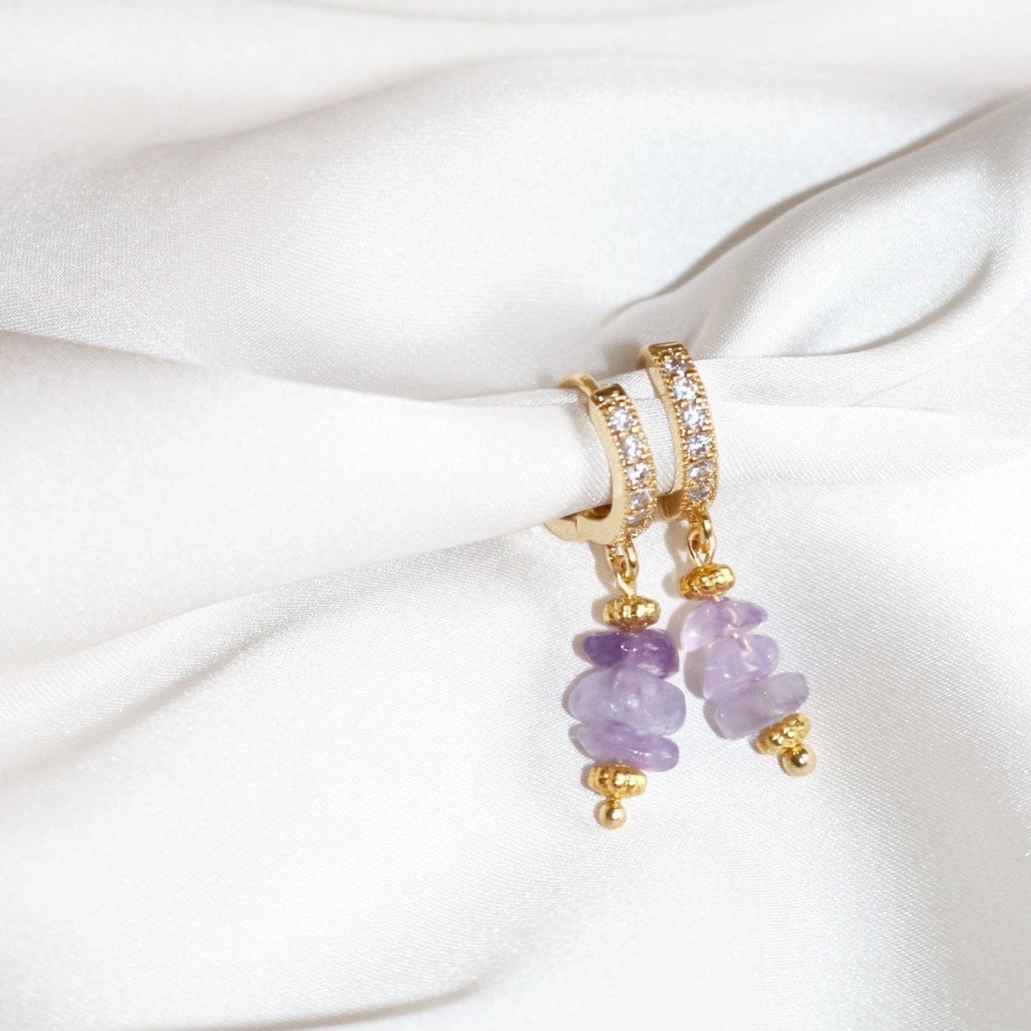 BLUEBELL AMETHYST HUGGIE EARRINGS IN 18K GOLD