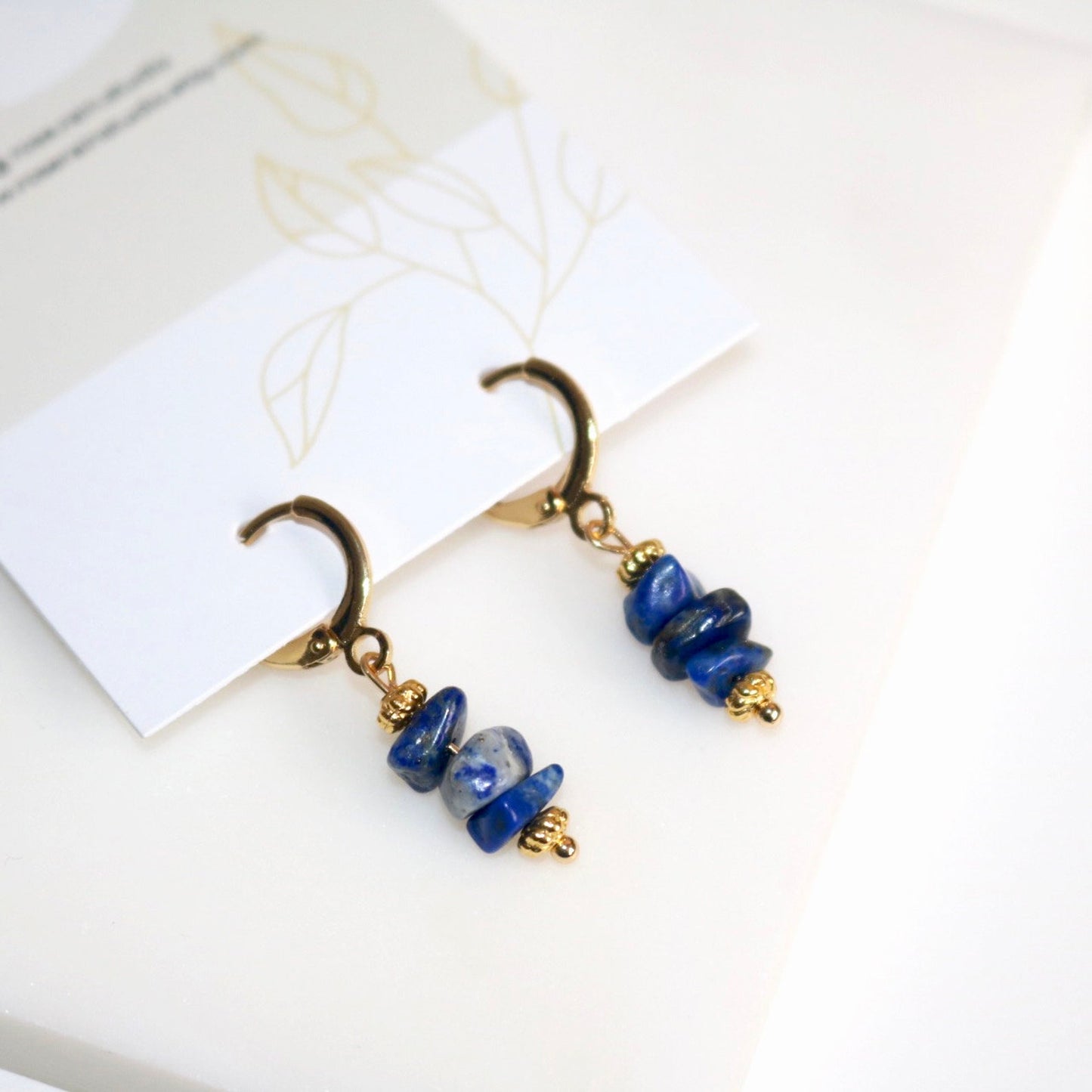 LILY LAPIS LAZULI HUGGIE EARRINGS IN 18K GOLD