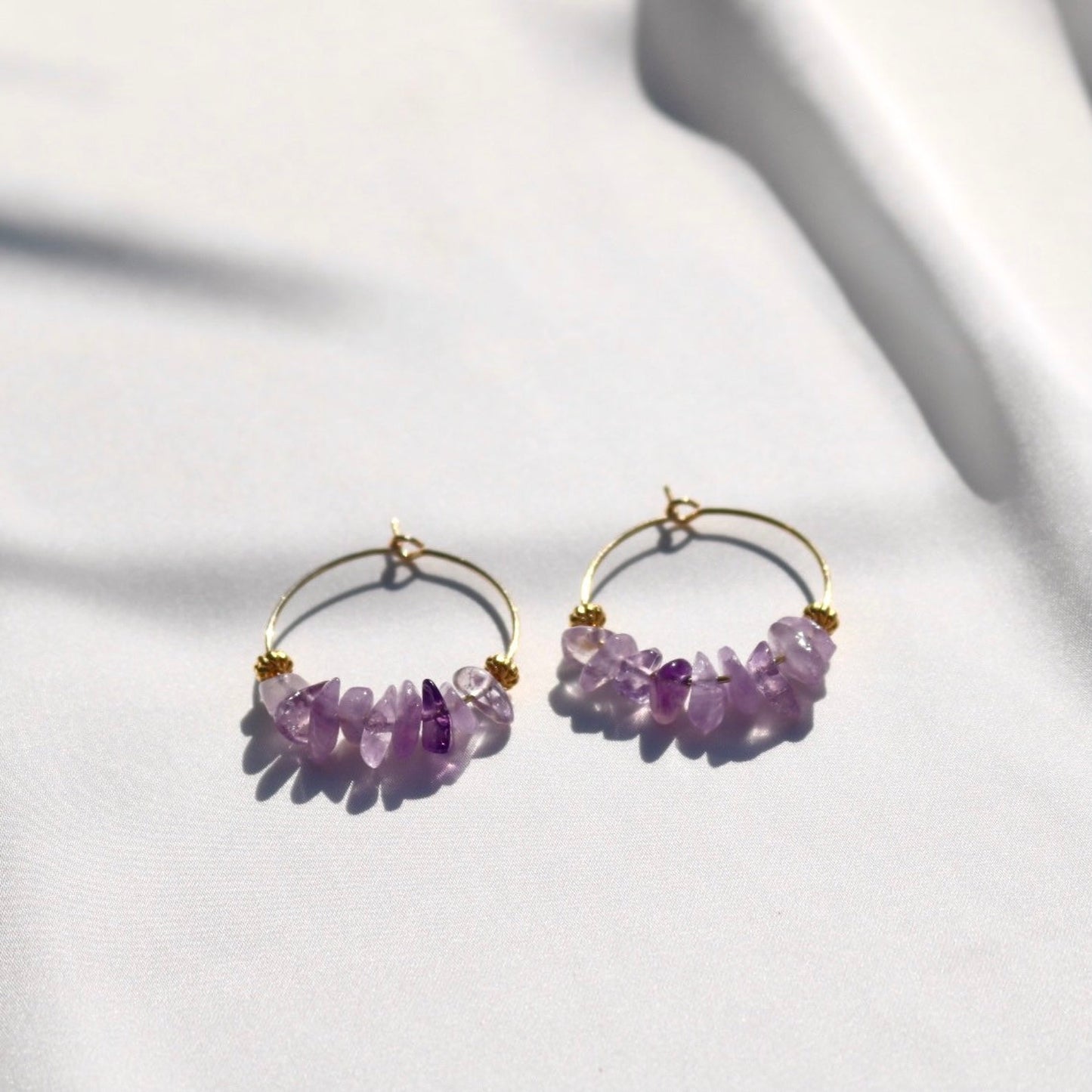 PETAL AMETHYST HOOP EARRINGS IN 18K GOLD