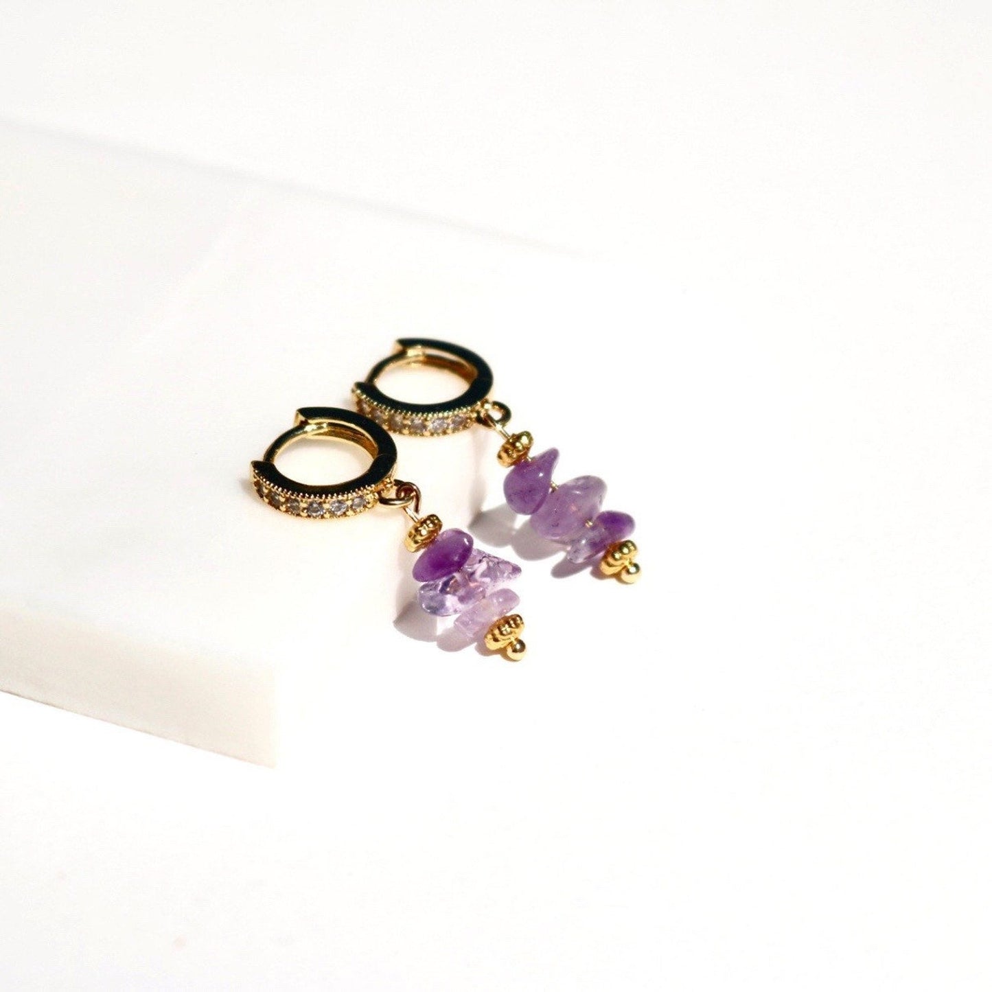 BLUEBELL AMETHYST HUGGIE EARRINGS IN 18K GOLD