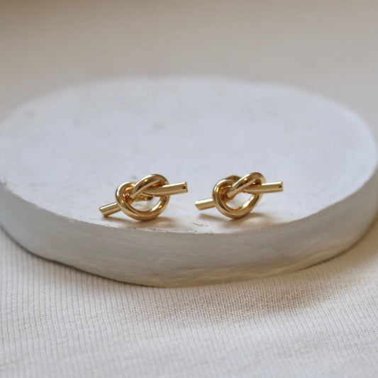 KNOT STUD EARRINGS IN 18K GOLD